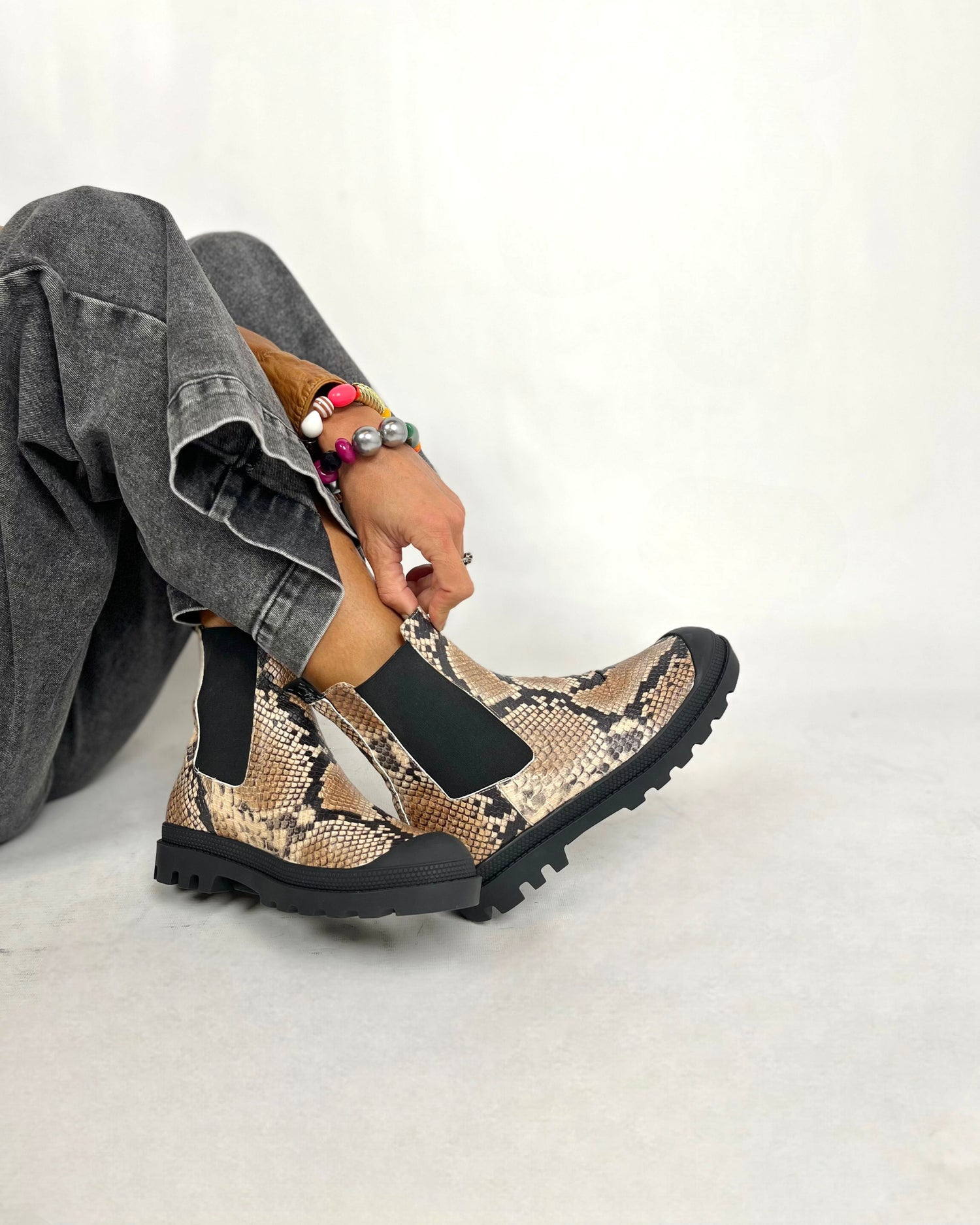 BRETANIA/081 NEGRO/BEIGE